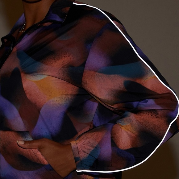 Oversized Flyweight Windbreaker - Picture 4 of 8